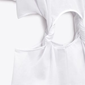 ROUND NECK T-Shirt with short sleeves.  Skit detail with twisted fabric